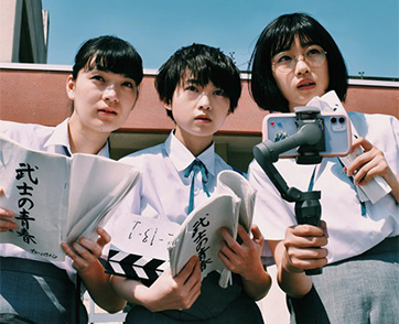 รู้จัก 3 นักแสดงนำสุดน่ารัก “มาริกะ อิโต x ยูมิ คาวาอิ x คิราระ อิโนริ” จาก “It’s a Summer Film!”